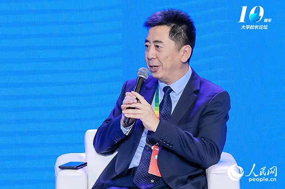 西安交通大學(xué)黨委常委、副校長洪軍出席圓桌論壇并發(fā)言。